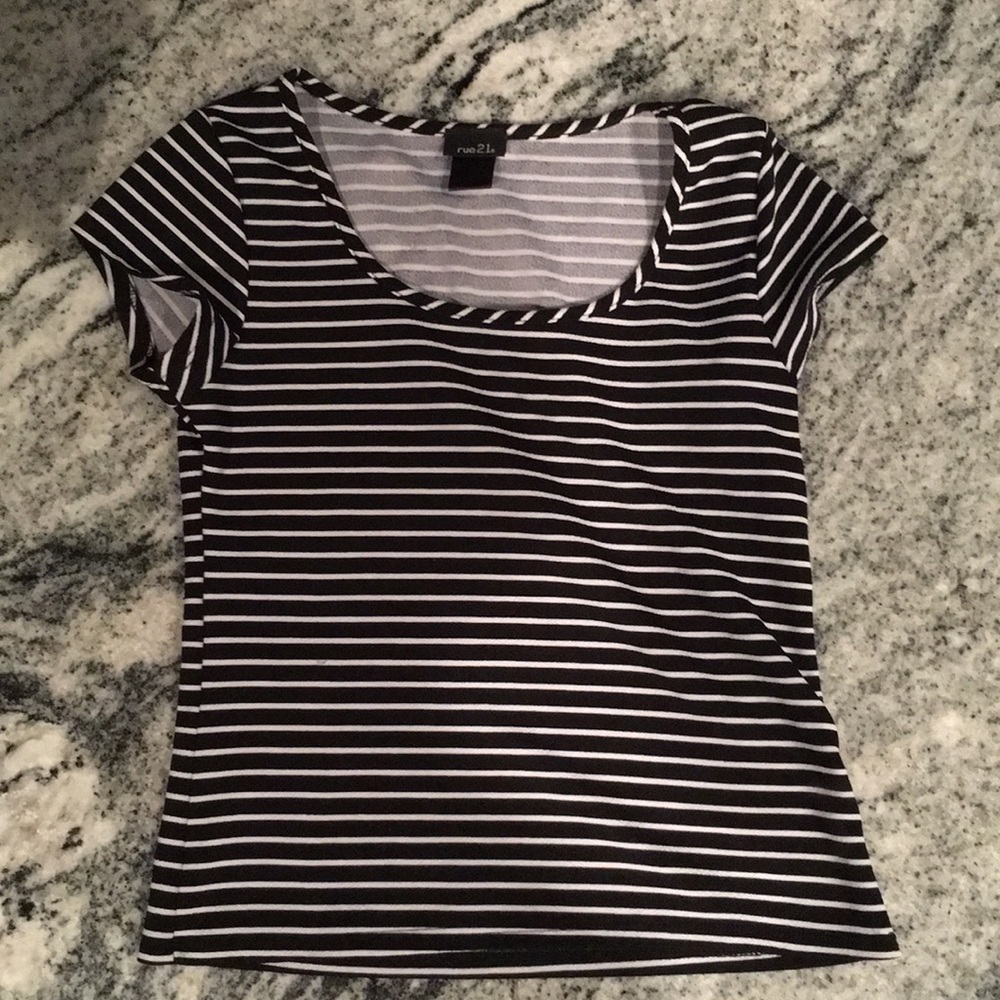 rue 21 black and white stripped Tshirt - Picture 3 of 4
